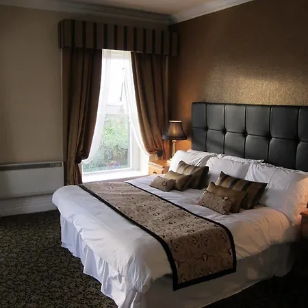 Towers Hotel 3*